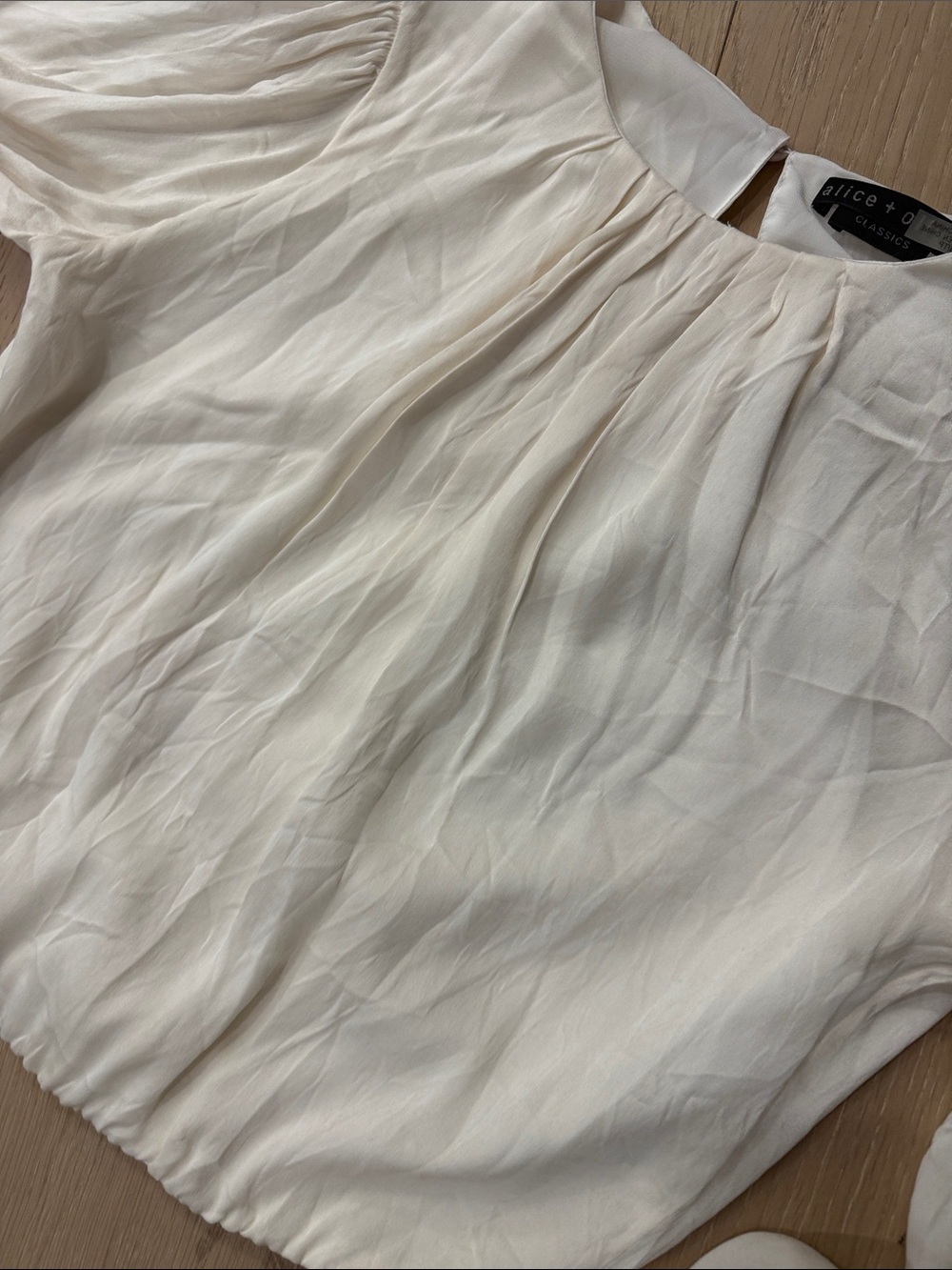 Alice and Olivia classics silk top with puffy sleeve s - Picture 3 of 5